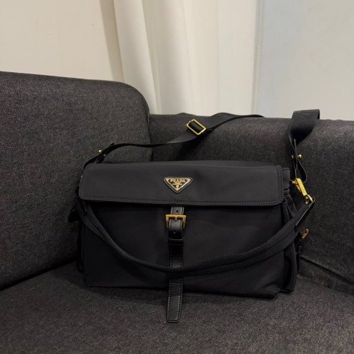 🤴🏻 #프라다 (F*ADA) 익스플로어 리나일론 숄더백🤴🏻