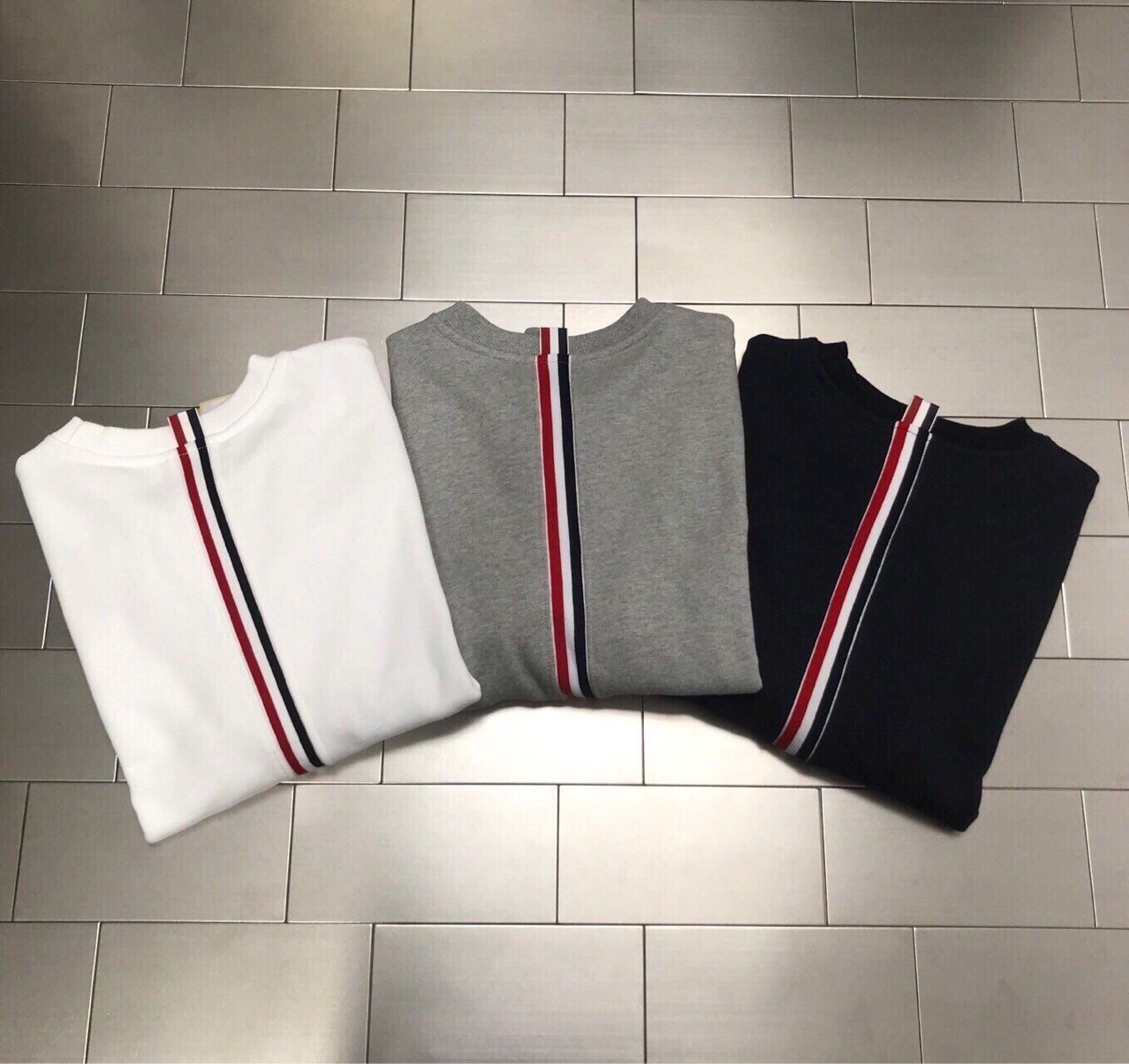 T 백스트라이프 스웻맨투맨