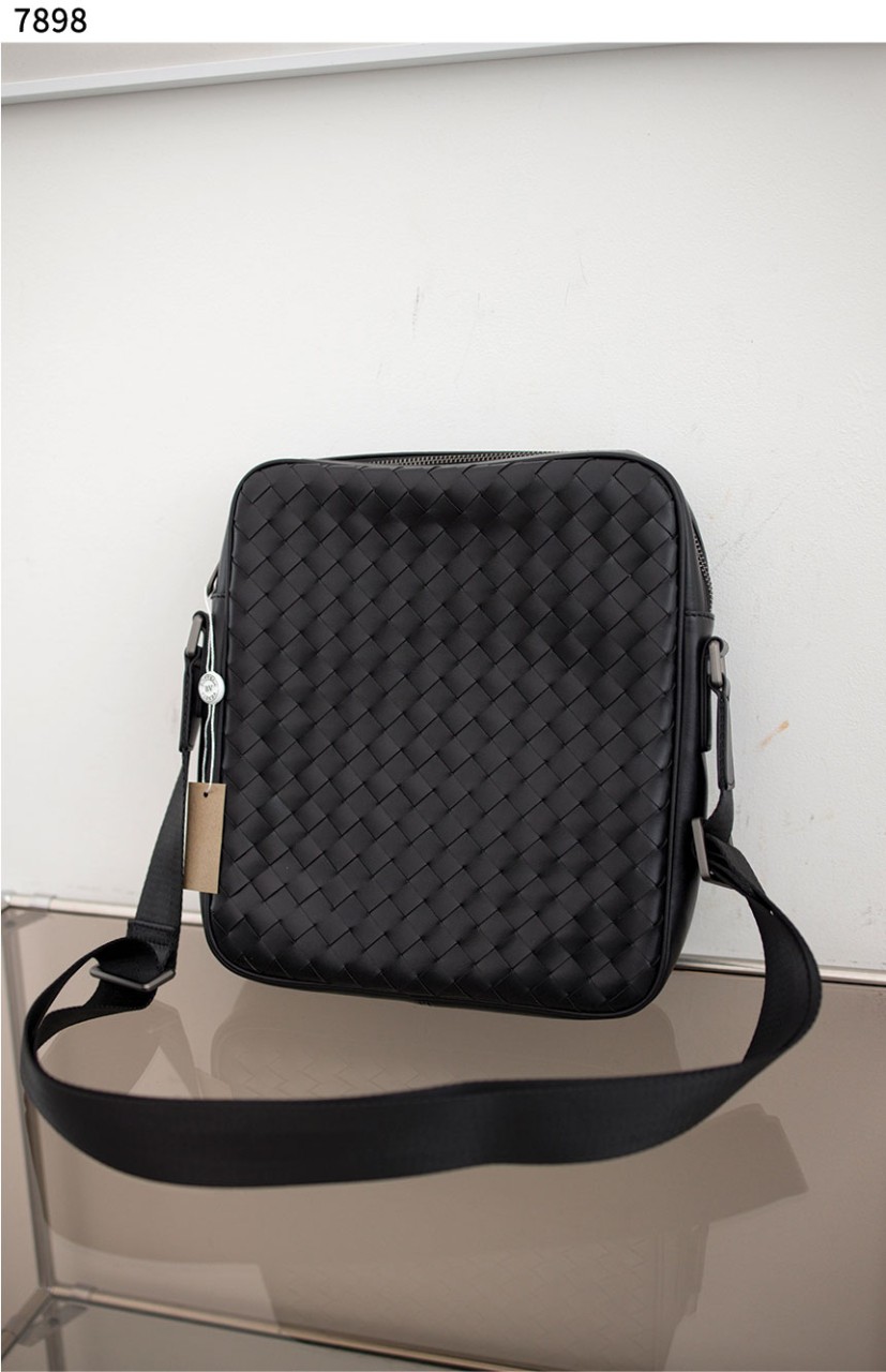 #보테가베네타 [BOTTEGA VENETA] 인트레치아토 메신저 크로스백 신상입고💢 #가방 #7898