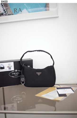 #프라다 [PRADA] 리나일론 미니 호보백 신상입고💢 #가방 #8400