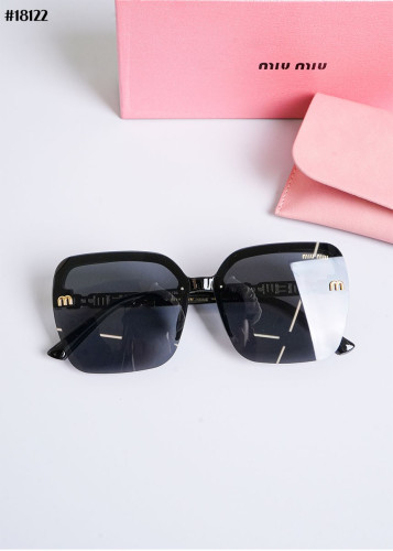 UM🔆 [MIUMIU] 미우미우 골드 링크 프레임 반뿔테 스퀘어 선글라스 🔆