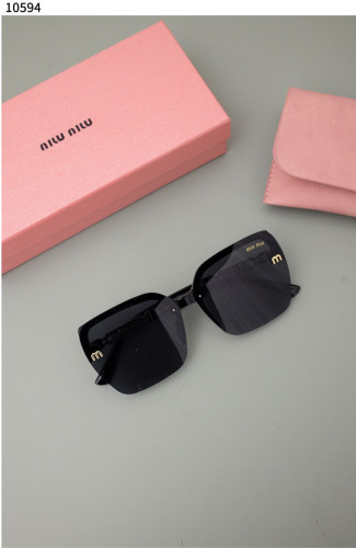 UM #미우미우 [MIU MIU] 미우미우 스퀘어 블랙 선글라스 신상입고💢 #선글라스 #10594
