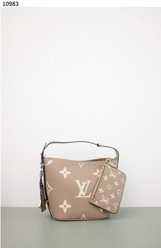 UM #루이비통 [Louis Vuitton] 루이비통 모노그램 올 인 BB 신상입고💢 #가방 #10983