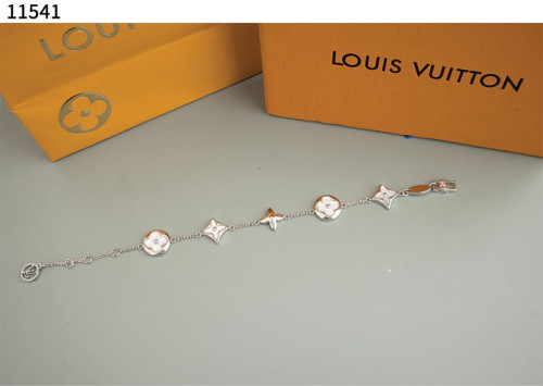 UM #루이비통 [Louis Vuitton] 컬러 블라썸 BB 멀티-모티프 팔찌 신상입고💢 #팔찌 #11541