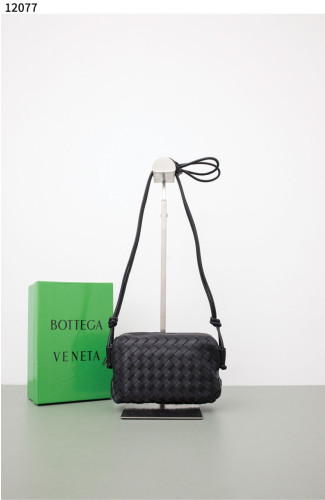 #보테가베네타 [BOTTEGA VENETA] 루프 여성 크로스 파우치 백 신상입고💢 #가방 #12077