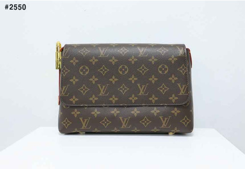 🍀 [LOUIS VUITTON] 루이비통 로우 키 매신저백 🍀