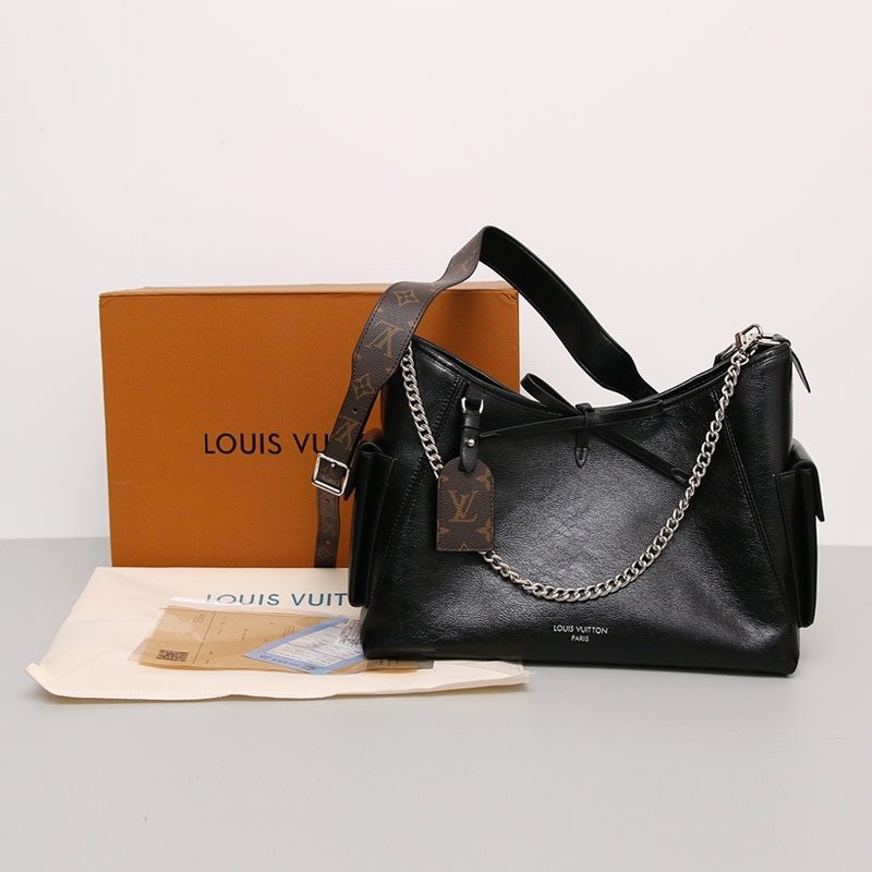 👹루*통 캐리올 다크 레더 숄더백👹