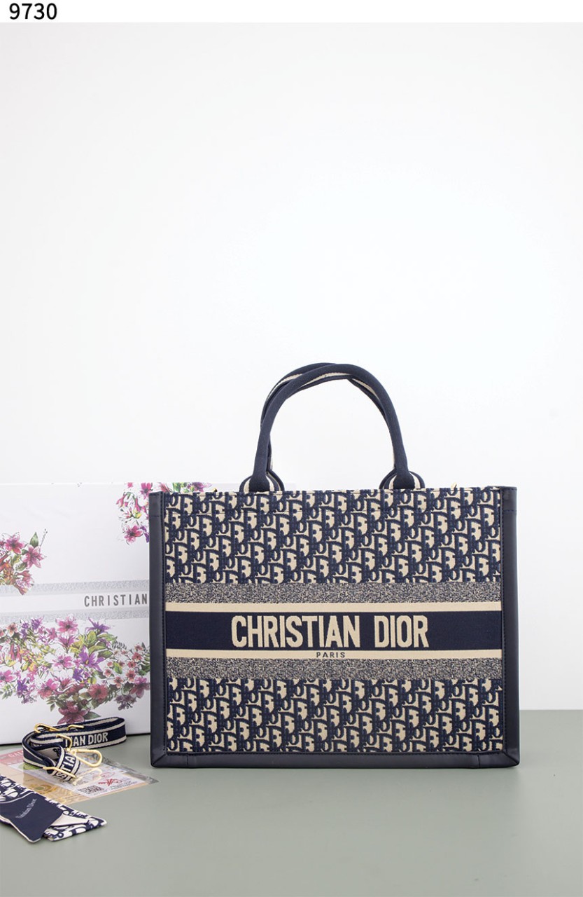 #디올 [Christian Dior] 디올 미디엄 오블리크 북 토트백 신상입고💢 #가방 #9730