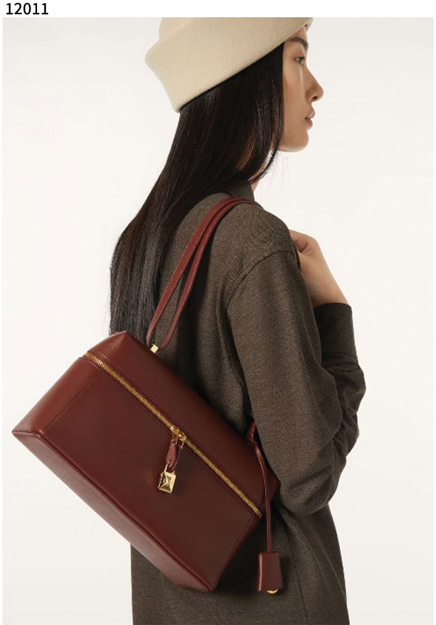 #로로피아나 [LOLO PIANA] 수입프리미엄급 로로피아나 엑스트라 백 신상 입고💢 #태그 #가방 #12011