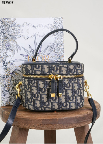 🔆[DIOR] 크리스찬 디올 CD 시그니처 베니티 케이스 스몰 백 🔆