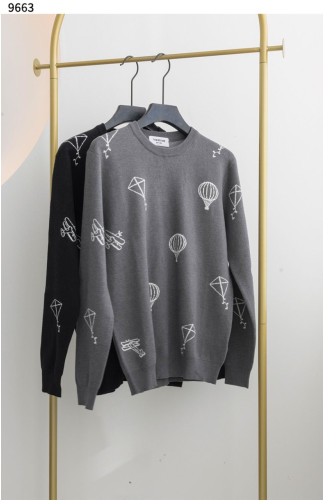 #톰브라운 [Thom Browne] 톰브라운 벌룬 멀티로고 라운드니트 신상입고💢 #상의 #니트 #9663