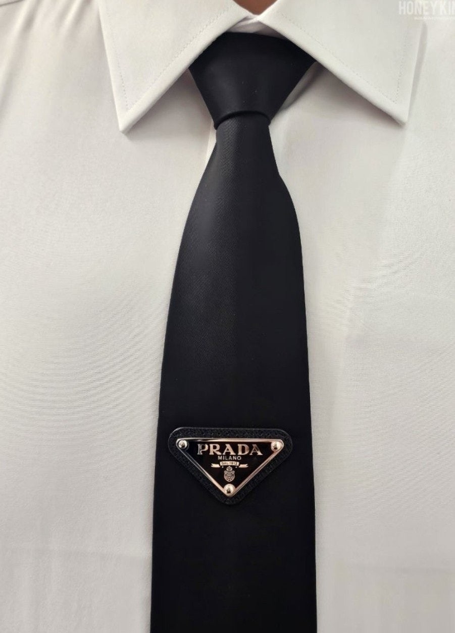 💕 프** 삼각로고 개버딘 넥타이