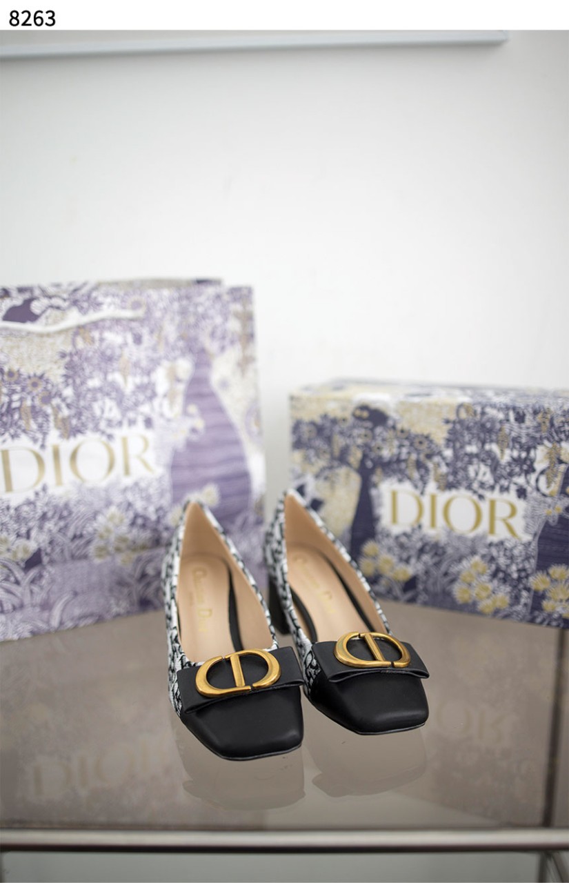 #디올 [Christian Dior]  디올 CD로고 리본 장식 오블리크 펌프스 힐 신상입고💢 #신발 #8263