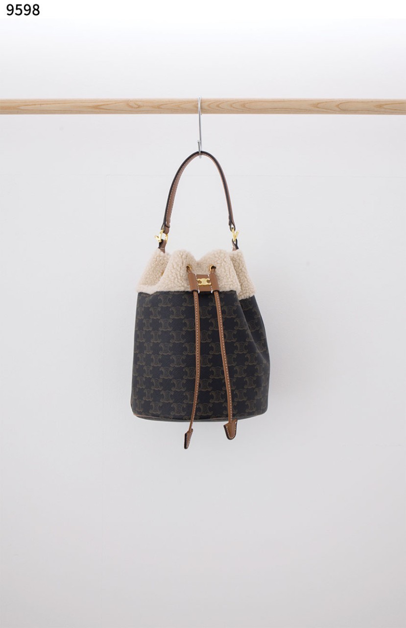 #셀린느 [CELINE]  버킷백 클라라백 트리옹프 캔버스 신상입고💢 #가방 #9598