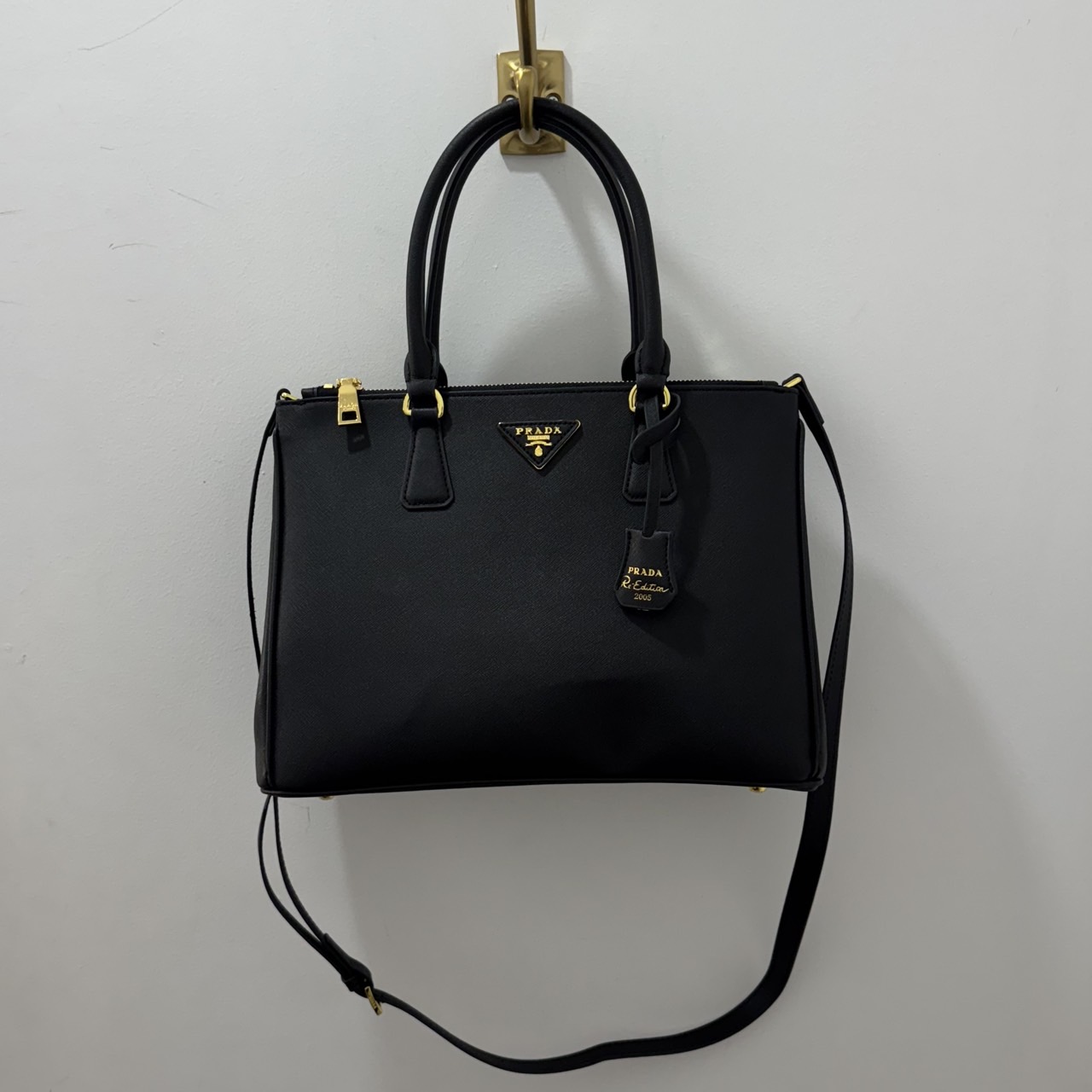 🤴🏻 #프라다  삼각로고 사피아노 토트백🤴🏻신상입고🤴🏻