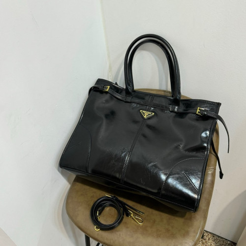 🤴🏻 #프라다 (F*ADA) 라지 가죽 핸드백 🤴🏻