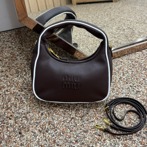 🤴🏻 #미우미우  수입 고급 완더 가죽백🤴🏻신상 입고🤴🏻