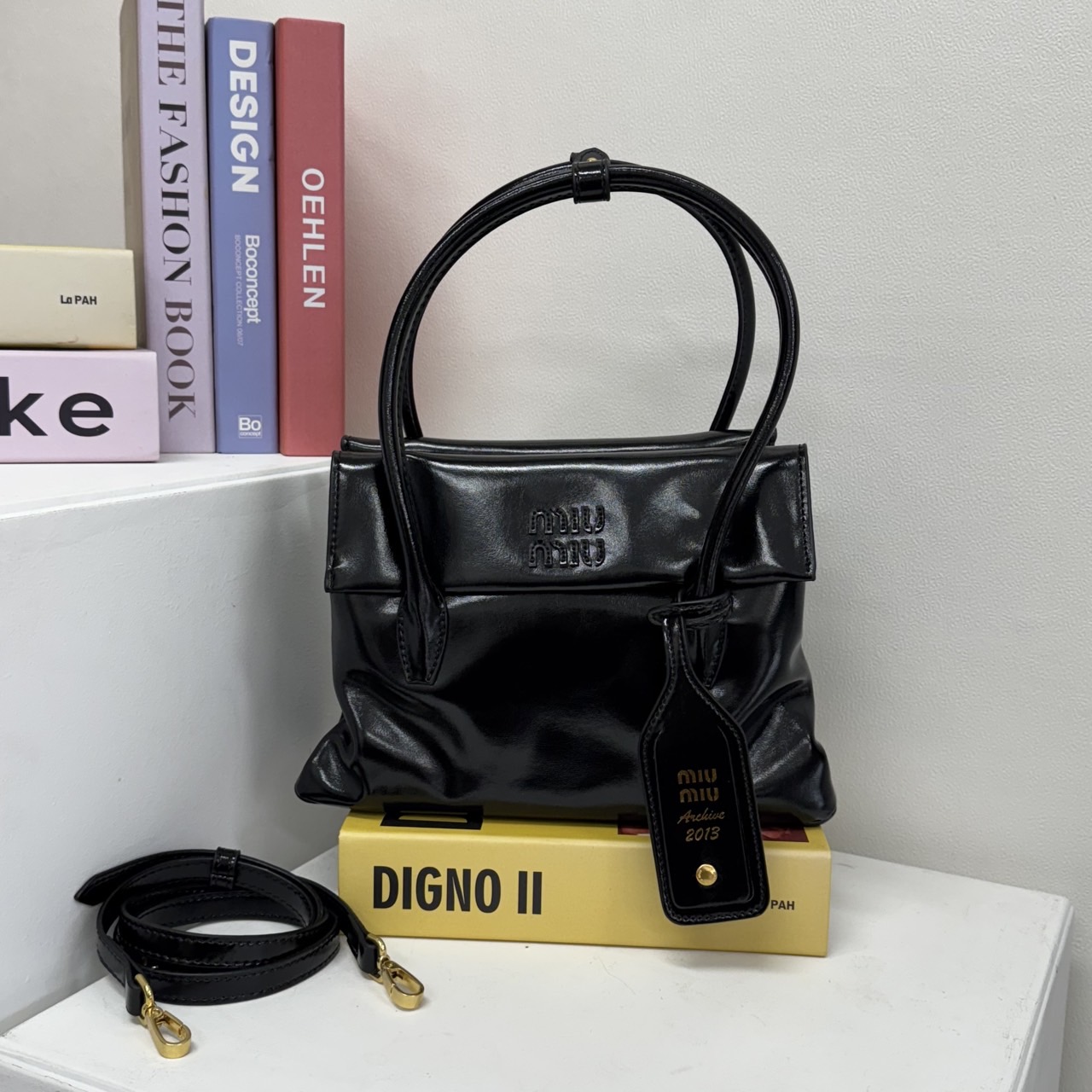 🤴🏻#미우미우  수입고급 솔리테어 광택 가죽백🤴🏻신상 입고