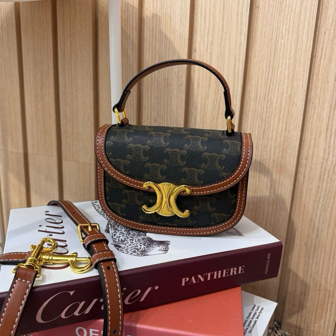 🤴🏻  #셀린느  베사체 미니 탑핸들🤴🏻