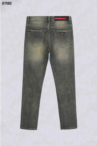 🍀 [PRADA] 프라다 레드 패치 트라이앵글 로고 슬림핏 데님 팬츠 🍀