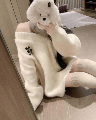 #크롬하츠 [ CHROME ] 수입 로고 레더패치 헤어리 브이넥 스웨터 입고💢 #여성상의 #스 웨터