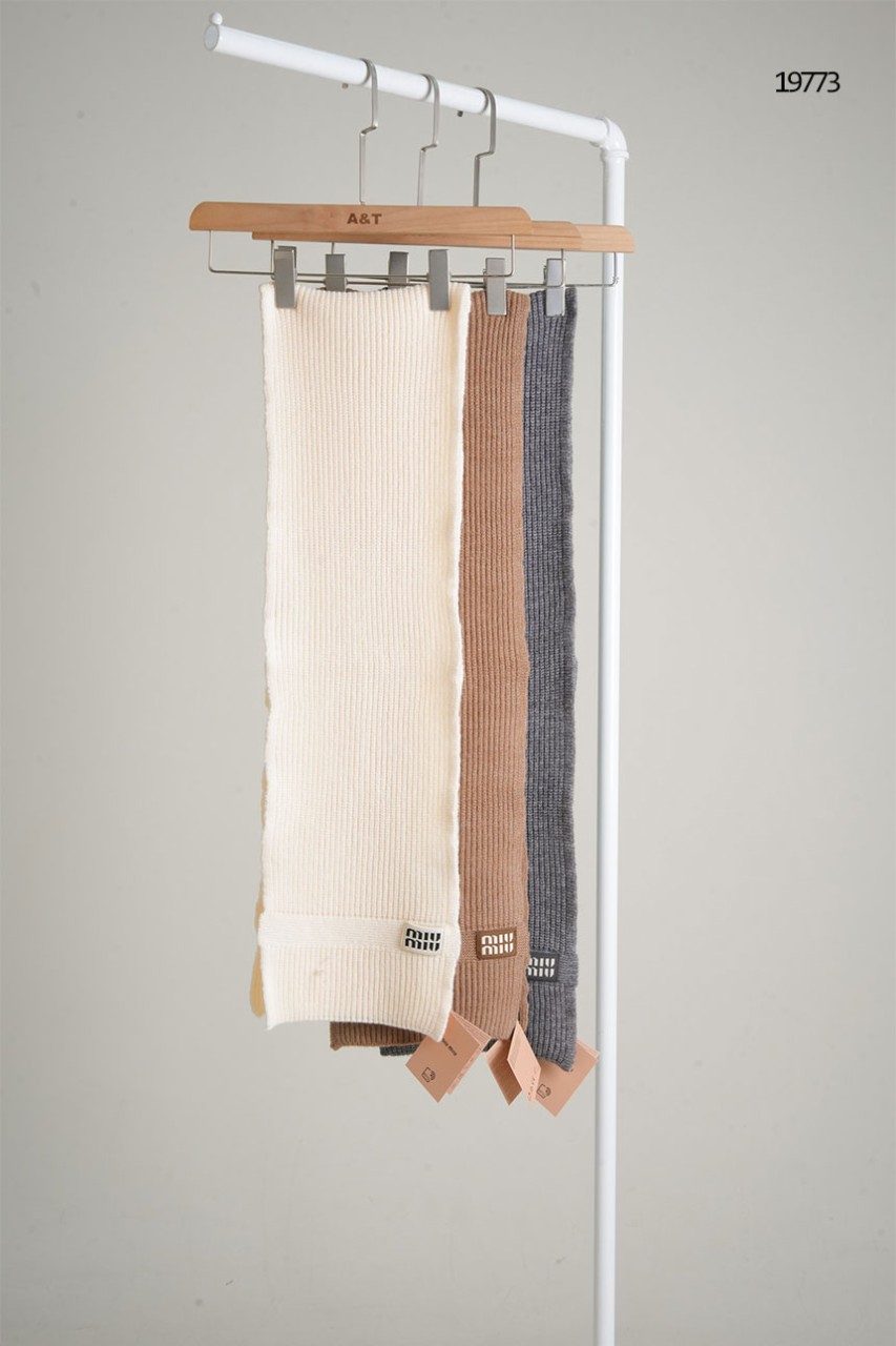 🔆 [MIUMIU] 미우미우 로고패치 골지 울 머플러🔆