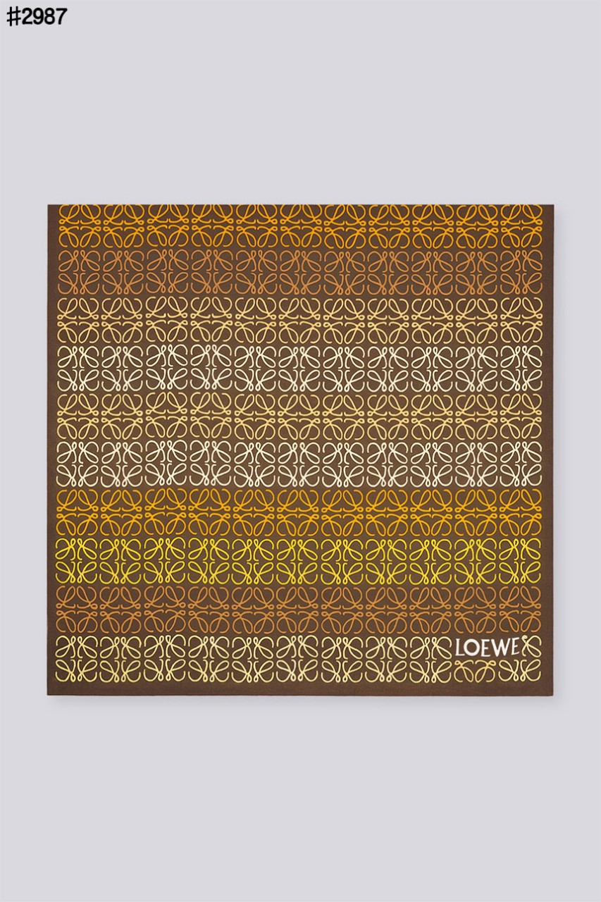 🍀 [LOEWE] 로에베 그라이언트 컬러 아나그램 로고 실크 숄 스카프 🍀