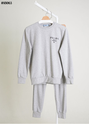 🔆 [PRADA] 프라다 밀라노 로고 그래픽 맨투맨 티셔츠 & 밴딩 테리 팬츠 셋 🔆
