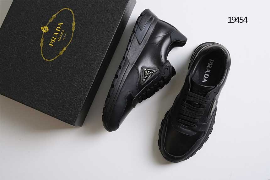 🔆 [PRADA] 프라다  블랙 삼각로고 로우탑 스니커즈 🔆