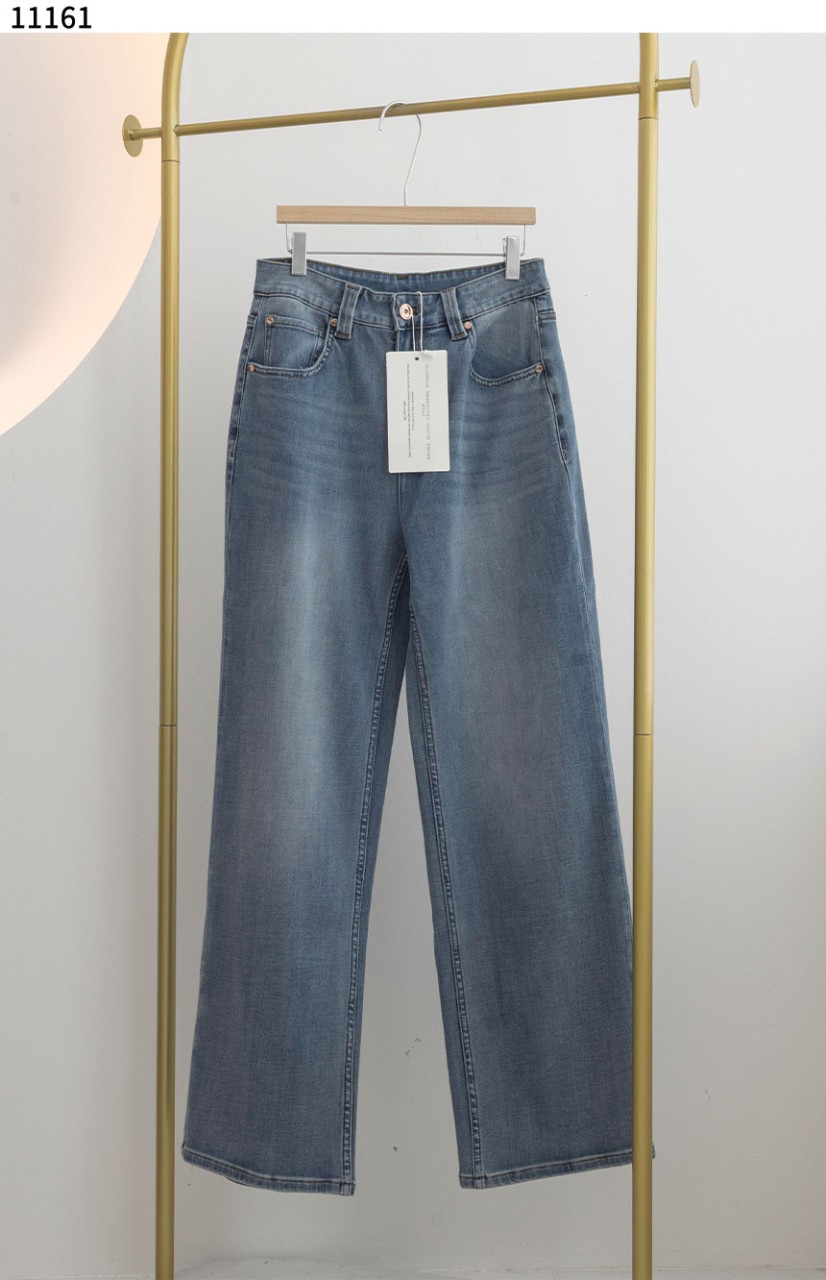 #브루넬로쿠치넬리 [Brunello Cucinelli] 쿠치넬리 여성 캣워싱 데님 팬츠 신상입고💢 #하의 #팬츠 #11161