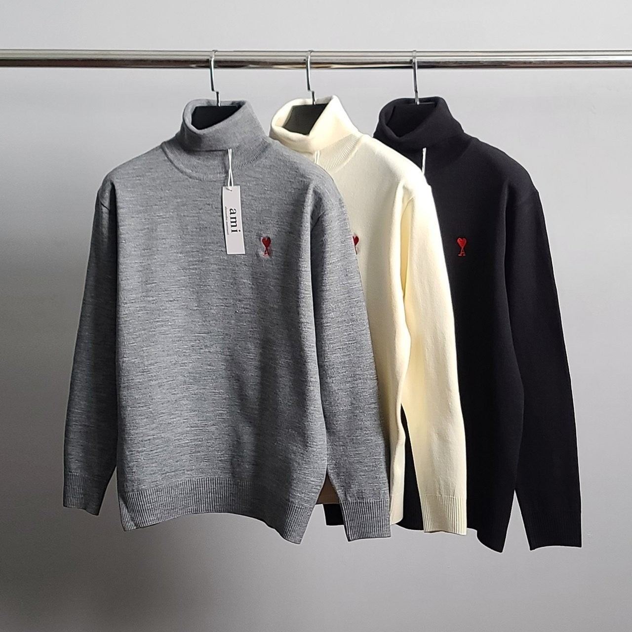 💕 아* 스몰하트자수 터틀넥 니트