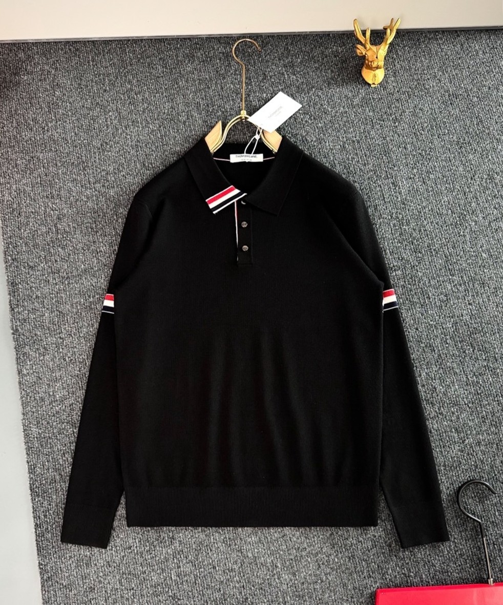 🚨톰브라운 암밴드 넥삼선 양모 카라티