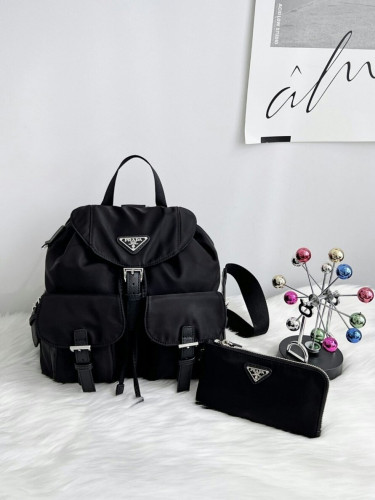 #Q #프라다 삼각로고 백팩