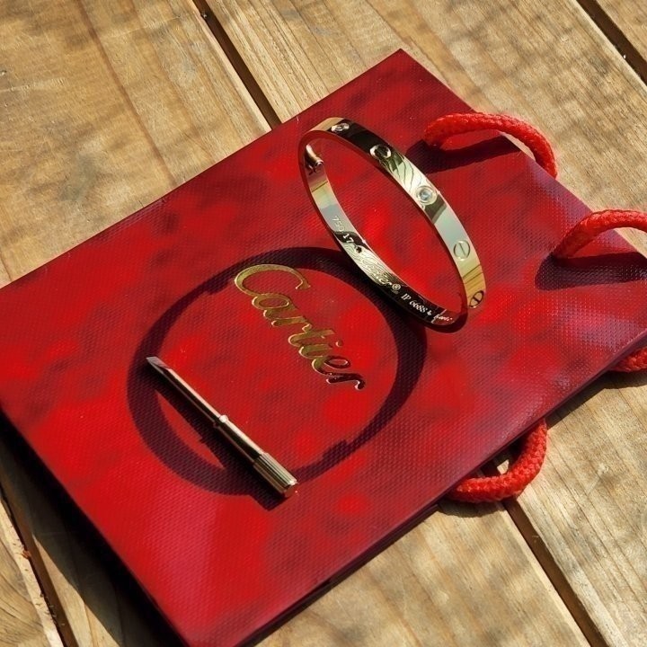 [219번] #까르띠에 러브팔찌 큐빅 골드