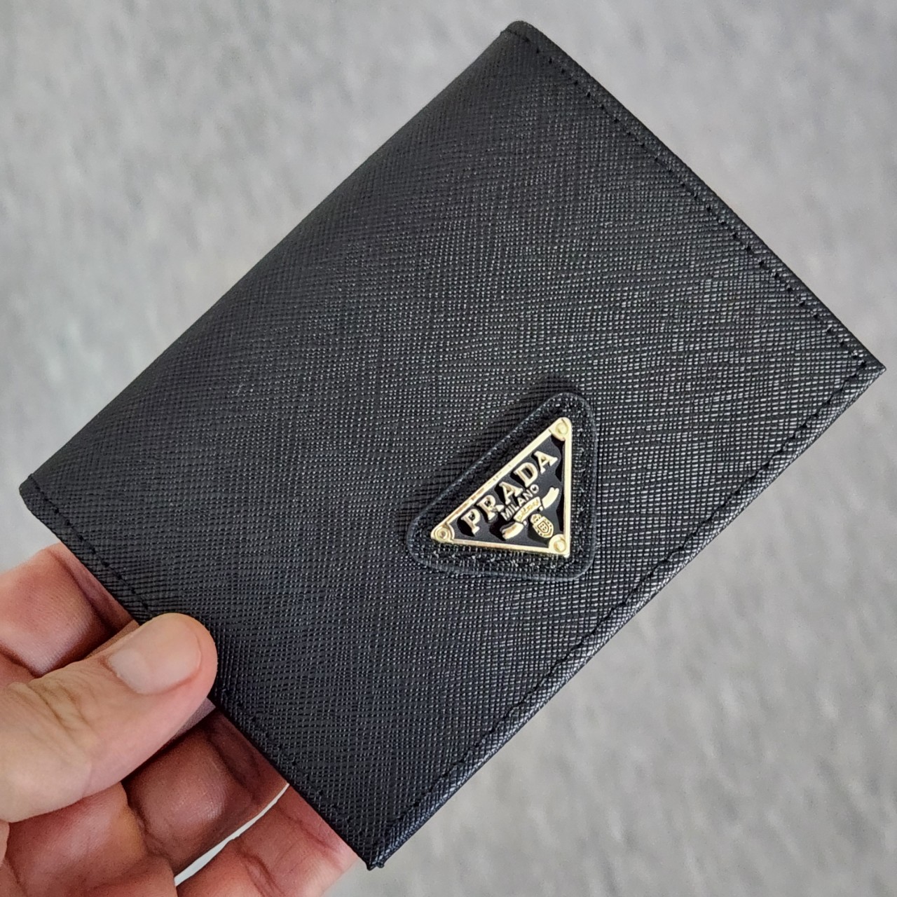 [370번] #프라다 사피아노 중지갑