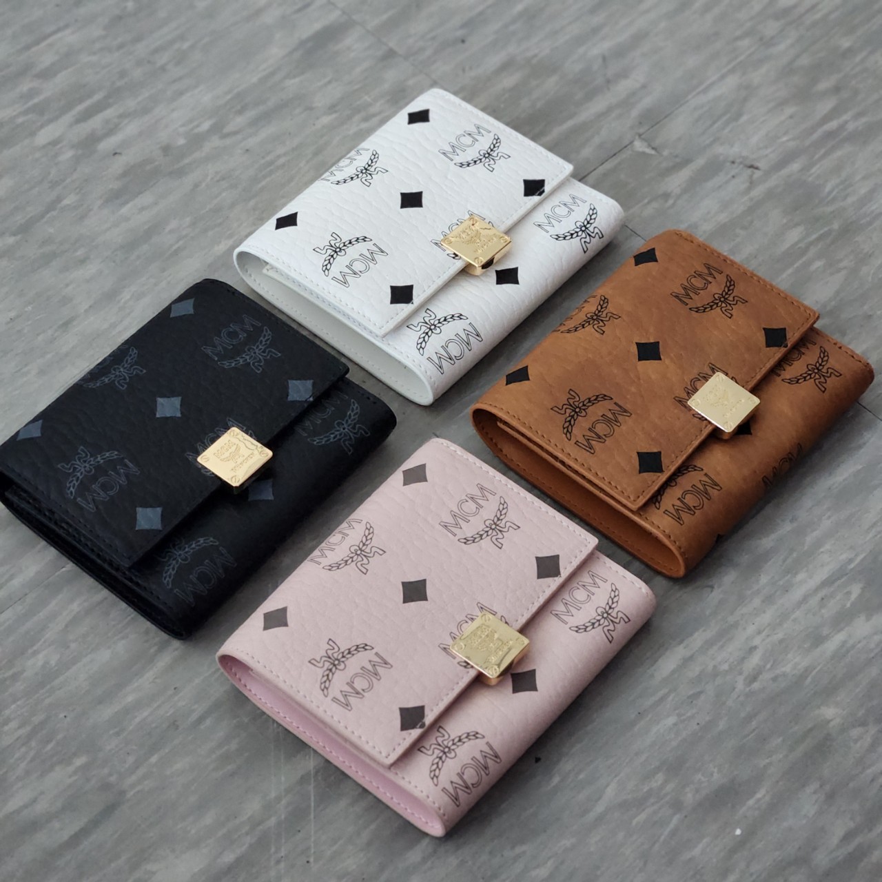 [277번] #엠씨엠 아렌 중지갑 