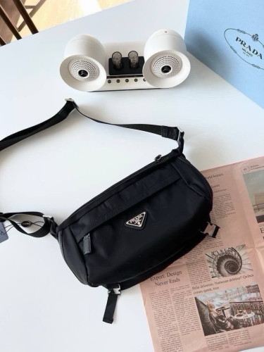 #A #프라다 바이커백 (이서진 크로스백)