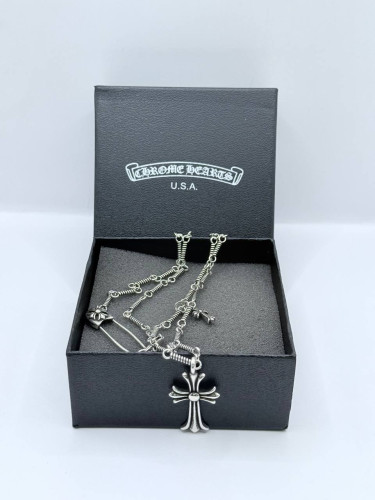 크롬하츠(Chrome Hearts) 세이프티 핀과 십자가 펜던트 목걸이