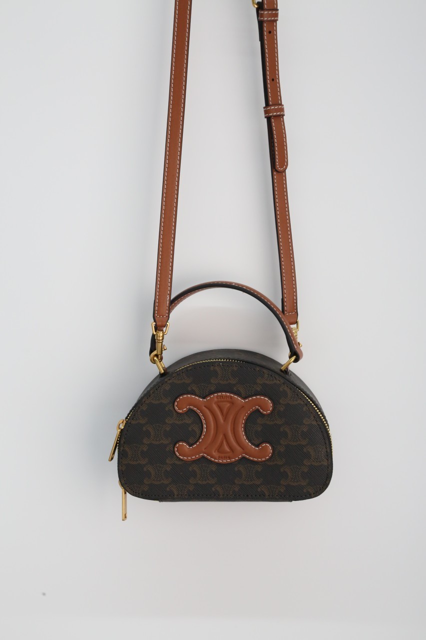 셀린느 로고 플라워 소가죽 크로스백