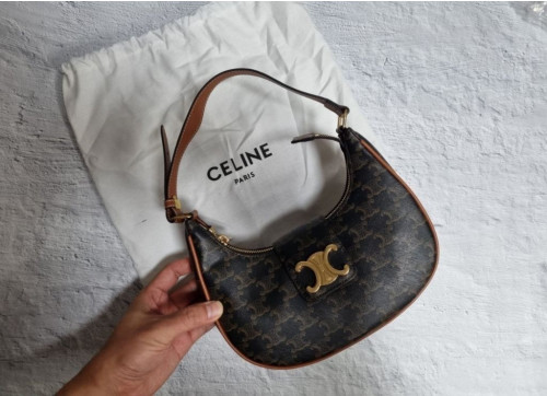 셀린느 트리옹프 탠 아바백