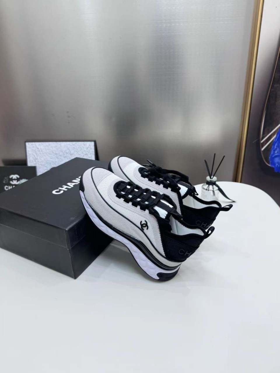 샤넬 TFH01 패브릭 스웨이드 카프스킨 & 아이보리 라이트 그레이 화이트 블루 스니커즈