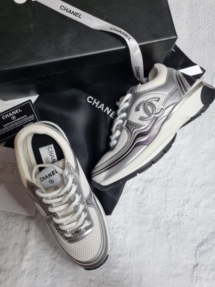 샤넬 크루즈 샤식스 실버 스니커즈