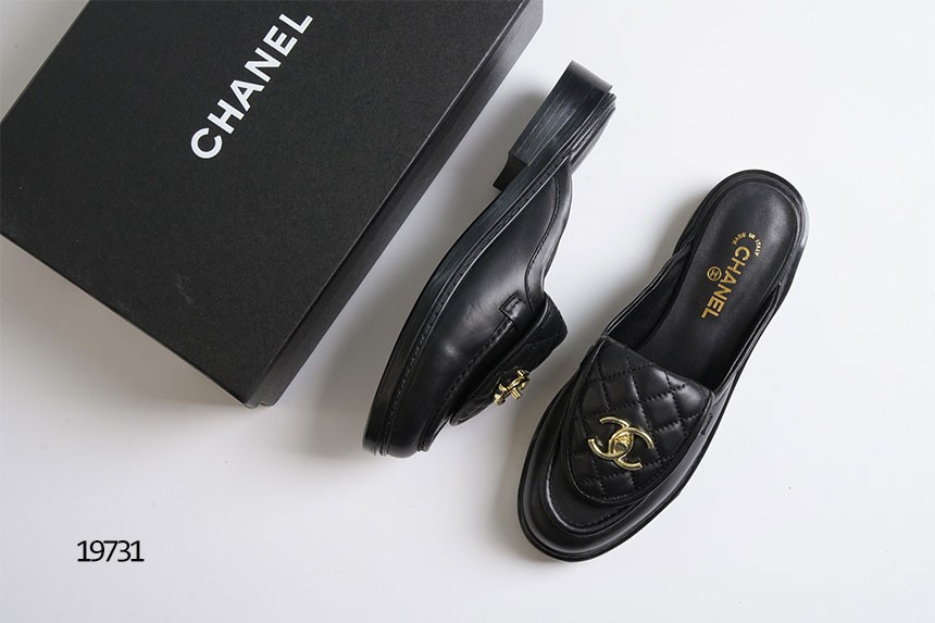 🔆 [CHANEL] 샤넬 CC 로고 퀄팅 턴락 뮬 클로그 슬리퍼🔆