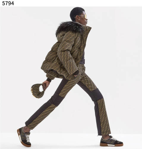 #팬디 [FENDI] 수입프리미엄급 펜디 매치 블랙 스웨이드 캔버스 로우탑 신상 입고💢 #태그 #신발 #5794