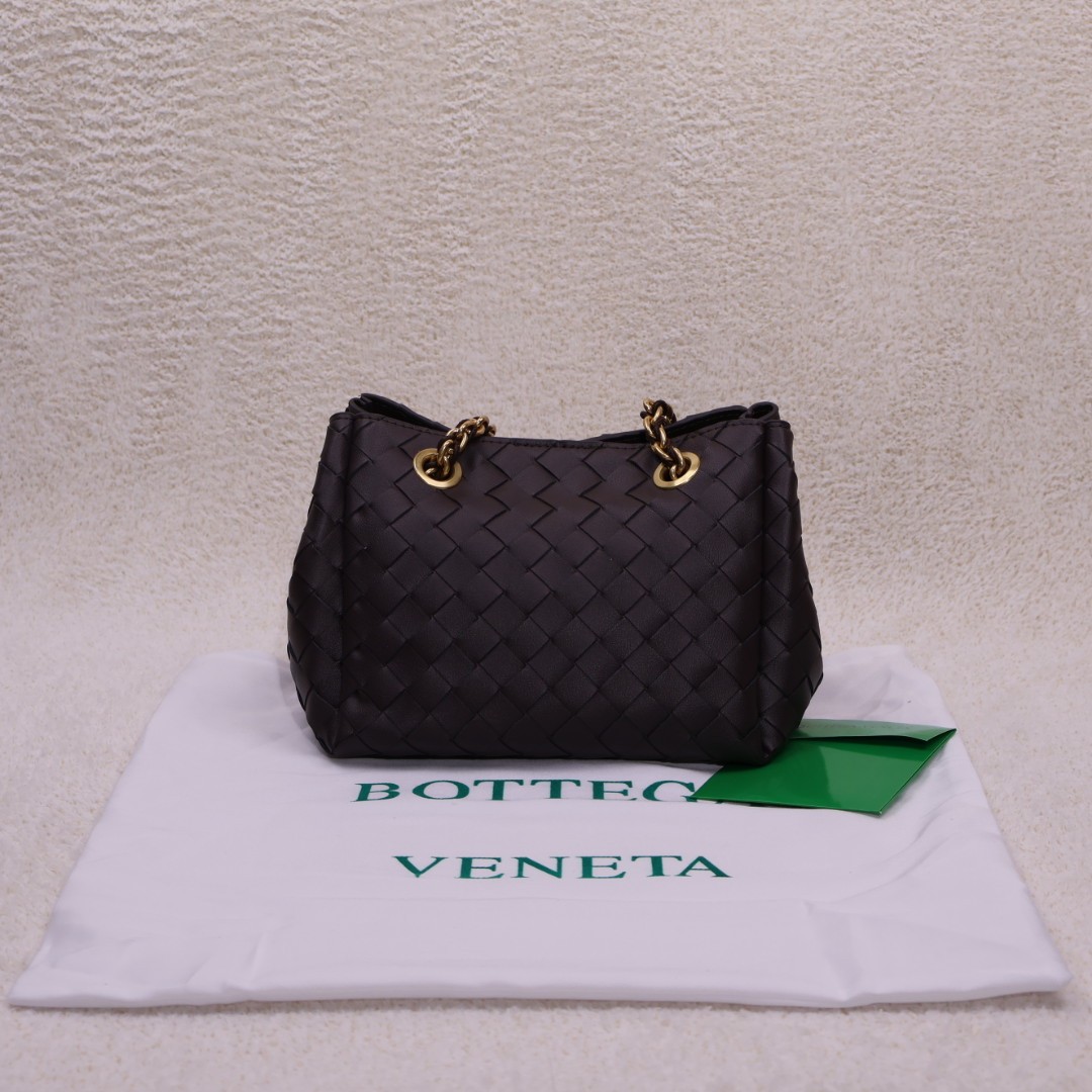 ✨보테가 베네타 스몰 파라슈트 체인✨