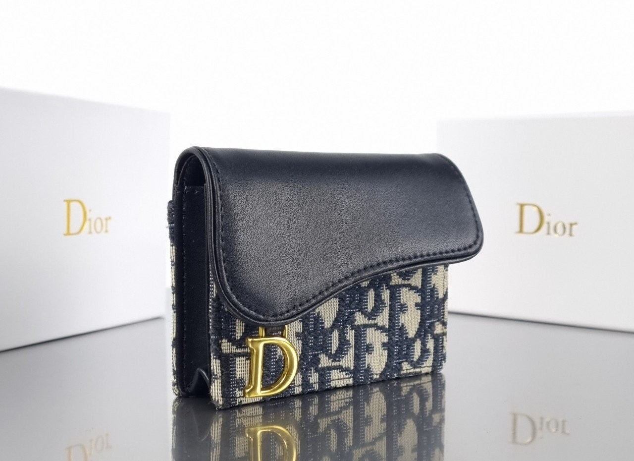 💕 디* 오블리크 새들 플랩 카드지갑 ➡️수입