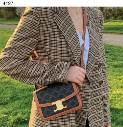 #셀린느 [CELINE] 수입프리미엄급 셀린느 클래식 트리옹프백 신상 입고💢 #태그 #가방 #4497