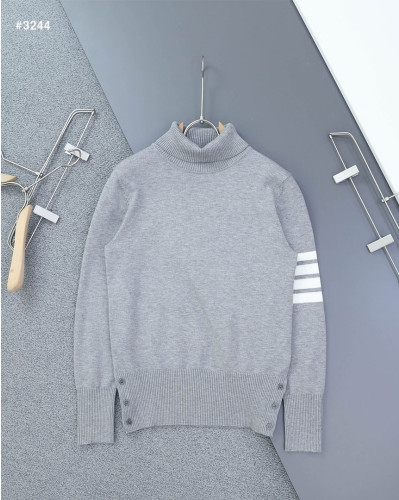 🍀 [THOM BROWNE] 톰브라운 인타르시아 톰 아이콘 콜라보 터틀넥 스웨터 🍀