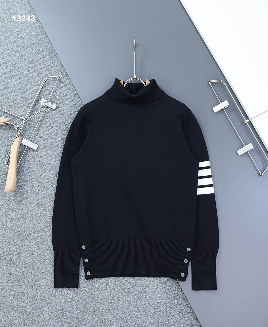 🍀 [THOM BROWNE] 톰브라운 인타르시아 톰 아이콘 콜라보 터틀넥 스웨터 🍀