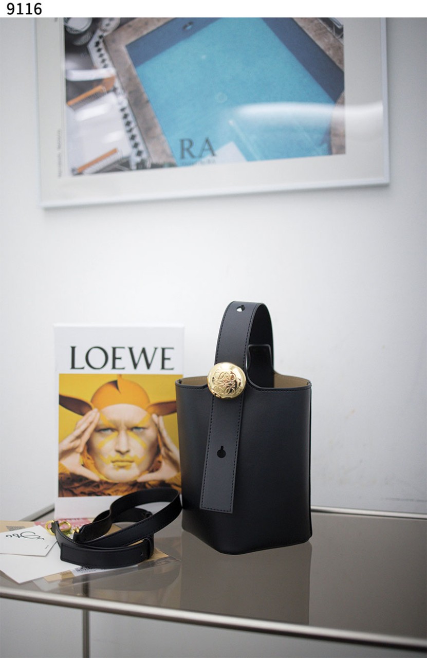 #로웨 [LOEWE] 미니 페블 버킷 신상입고💢 #가방 #9116